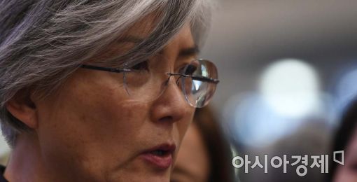 [포토]강경화 후보자, "北 추가도발시 강력 제재"