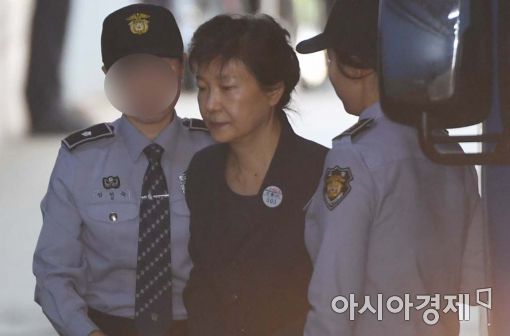 法, '비선진료 재판' 증인 불출석 朴에 구인장 발부