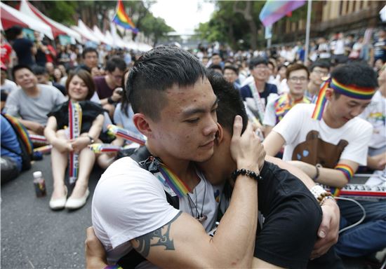 [화제의 사진]아시아 최초 동성결혼 합법화 대만