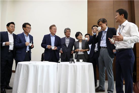 한국당 "文 인사검증 시스템 걱정…위장전입·자격문제 심각"