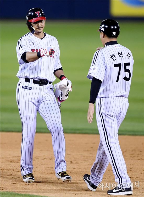 [포토]박용택, '달아나는 싹쓸이 2루타'