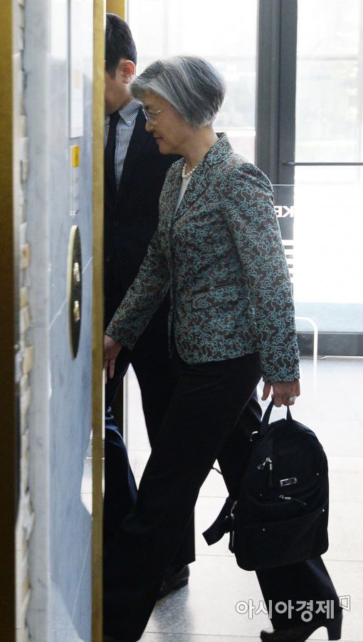 [포토]출근하는 강경화 외교부 장관 후보자