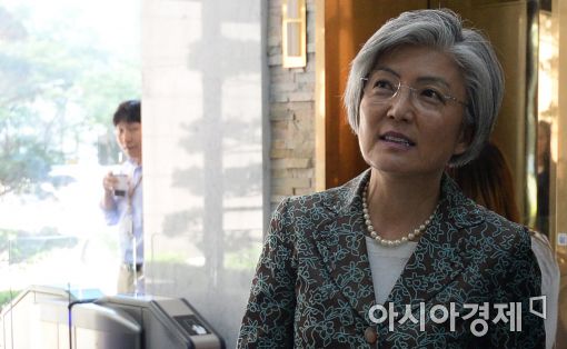 강경화 인사청문요청안 국회 제출…북핵·자녀 국적문제 쟁점 전망
