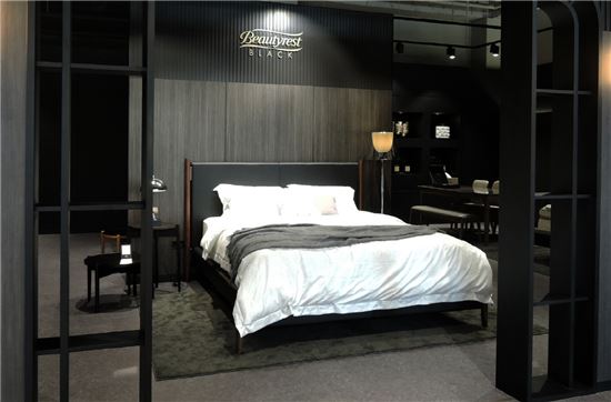 시몬스 침대, 프리미엄 매장 '천안 성정 블랙점' 오픈