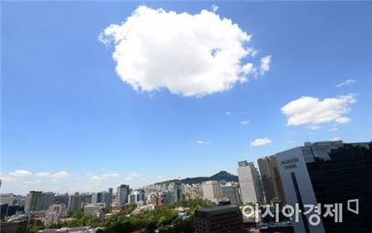 [내일날씨]대체로 맑고 무더워…낮기온 서울 28도·대구 31도