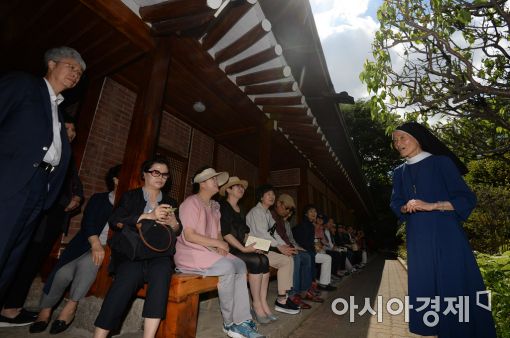 [포토]'금남의 집' 성가수녀원 일시 개방