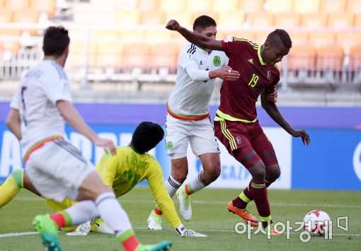 [포토]코르도바, '득점왕을 향한 대회 네 번째 골'