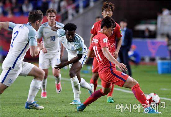 [포토]측면 공격하는 하승운