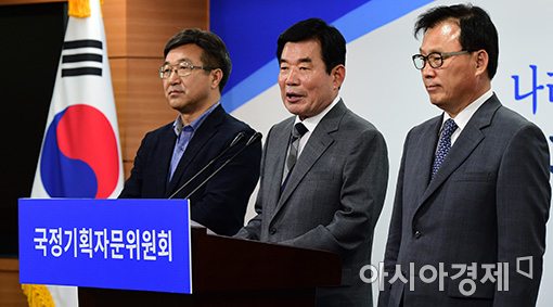 [포토]기자간담회 갖는 김진표 국정기획자문위원회 위원장