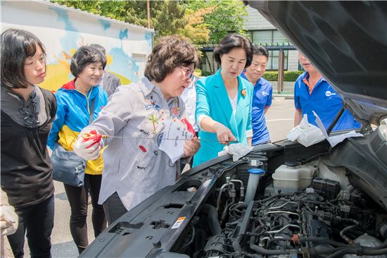 [포토]양천구, 여성 자가운전자 자동차 정비교실' 열어 