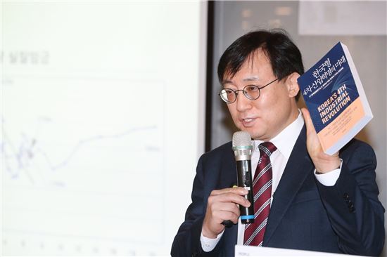 KT의 '한국형 4차 산업혁명'… 답 없는 일자리 창출