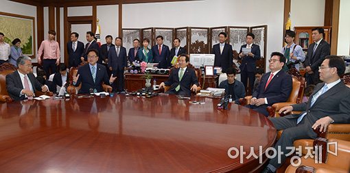 [포토]교섭단체 원내대표, 국회의장 정례회동