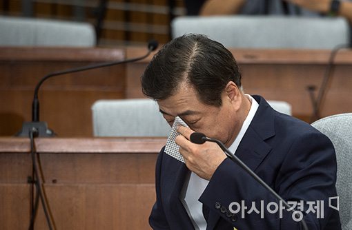 [포토]피곤한 서훈 국정원장 후보자