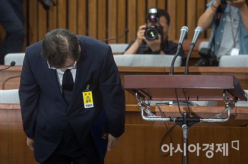 [포토]고개숙인 서훈 국정원장 후보자