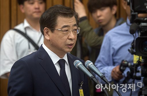 서훈 국정원장  “국내 정보관의 기관 출입 전면 폐지”(종합2보)