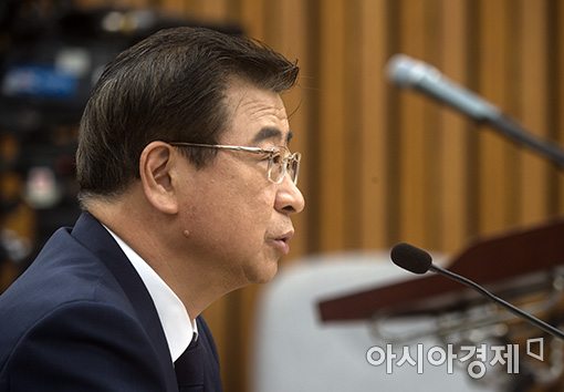 [포토]답변하는 서훈 국정원장 후보자