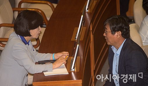 [포토]이야기 나누는 추미애·이춘석