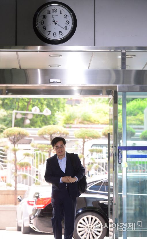 [포토]김동연 후보자, 11시 20분 출근 