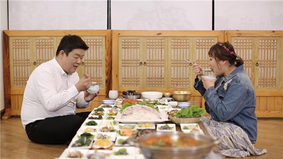 '님과함께2' 유민상·이수지 최후의 만찬..4인용 테이블 2상이 가득