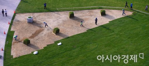 [포토]제 모습 되찾아가는 서울광장