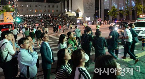 [포토]떨어지지 않는 발걸음