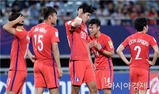 [포토]U-20대표팀, '좌절된 8강의 꿈'