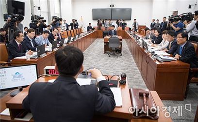 이낙연 청문보고서 채택…한국당 "역사에 죄짓는 것" 집단퇴장(종합)