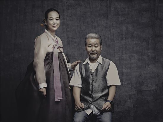 사물놀이 대가 김덕수(오른쪽)와 그의 부인이자 한국무용가인 김리혜. 사진제공=세종문화회관