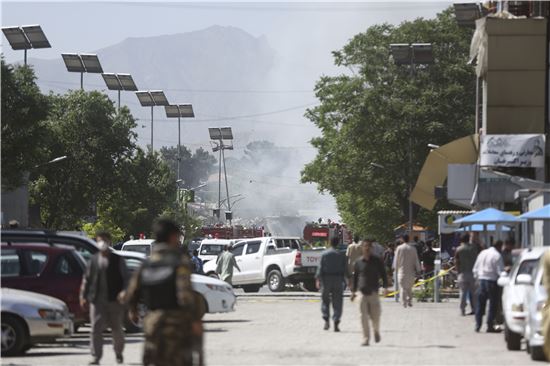 아프간 수도 카불 자살폭탄 테러…최소 80명 사망·350명 부상(상보)