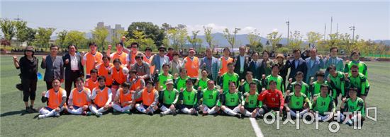 곡성군 찾은 일레븐 연예인 축구단, 인기·마음씨 만점