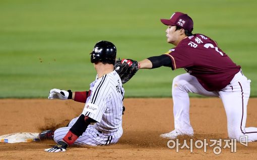 [포토]손주인, '더듬으면 2루까지 간다'