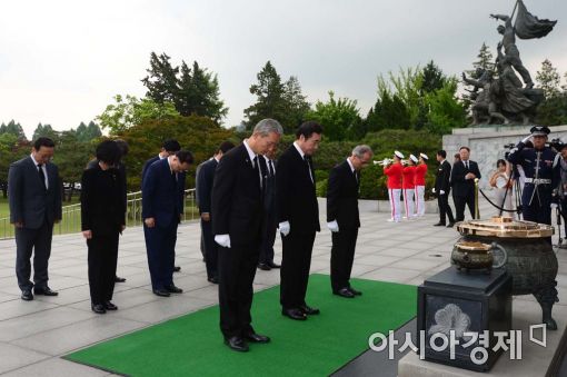 [포토]이낙연 신임 국무총리 현충원 참배