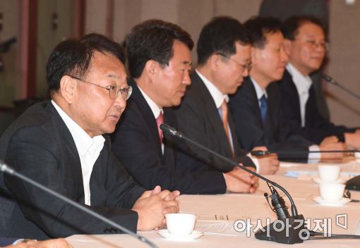 [포토]유일호, '적극적인 정부의 역할 필요하다'