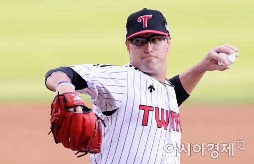 [포토]역투하는 LG 선발 허프