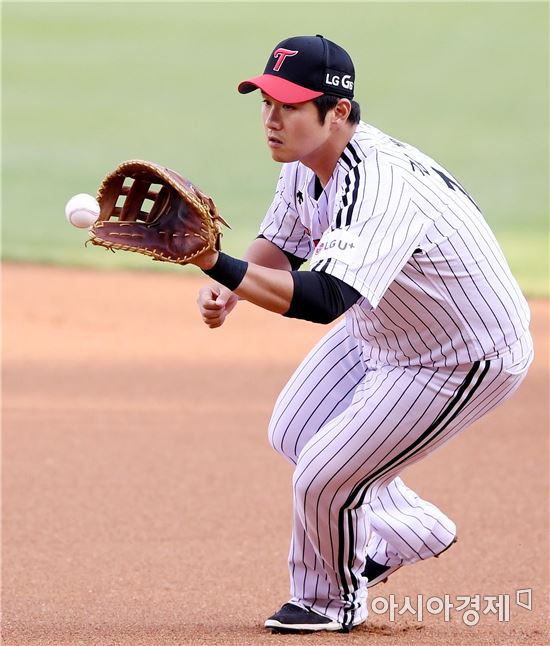 [포토]김재율, '1루수 선발 출장'