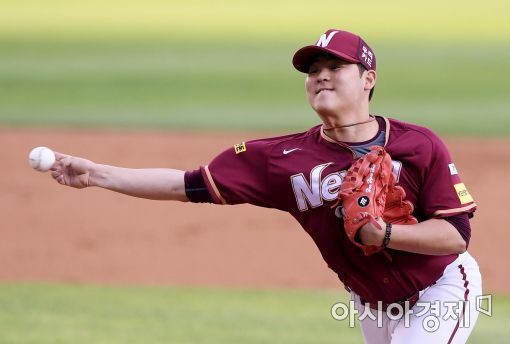 [포토]역투하는 넥센 선발 한현희