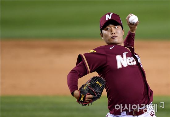 [포토]역투하는 넥센 김성민