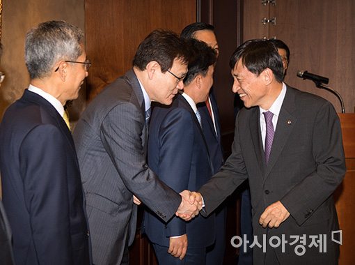 [포토]은행장 만나는 이주열 총재