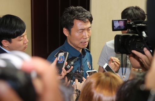 '빅뱅 탑 대마초 혐의'관련 인터뷰하는 경찰관계자/사진=연합뉴스