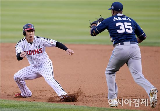 [포토]오지환, '뼈아픈 주루사'