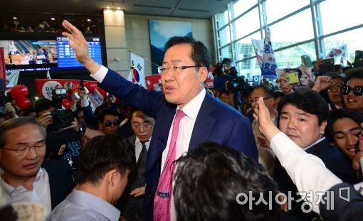 돌아온 '홍 트럼프'…전운 감도는 한국당