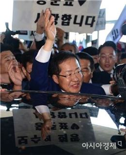 홍준표, 당권행보 일주일 연기…'강한 야당' 대표 될까