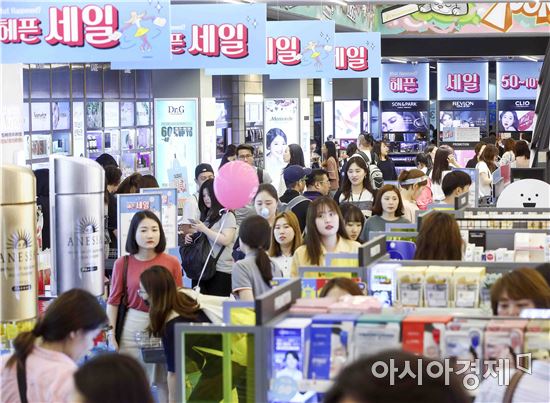 [소비의 정석④]"일상이 된 H&B스토어"…'화장품 편의점' 넘어 '트렌드 1번지'로