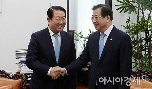 [포토]국민의당 찾은 서훈 국정원장