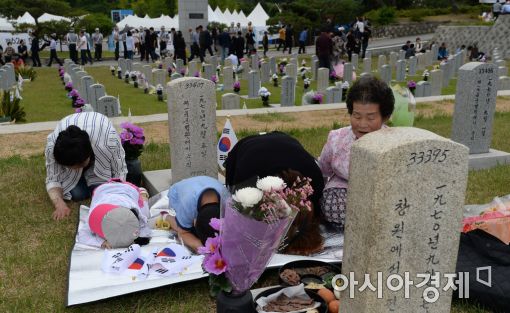 [포토]현충원 찾은 시민들