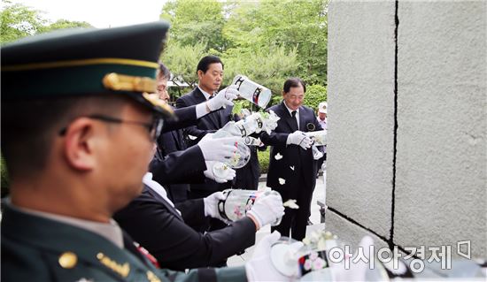 함평군은 올해 개군 609주년을 맞아 함평을 사랑하는 마음과 호국영령을 추모하는 마음을 담아 609마리를 날렸다.
