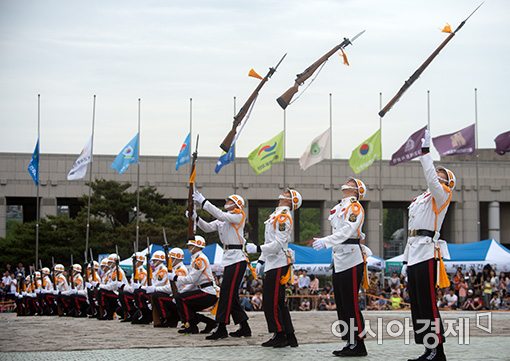 [포토]해병대 의장시범