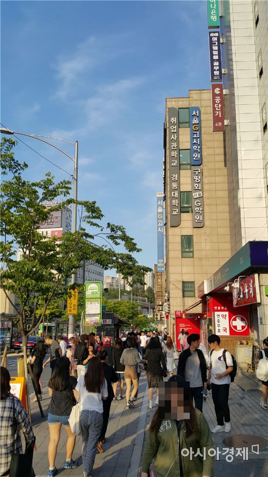 [공무원특수①]"합격문 2배 넓어지니, 로또 된 기분이에요" 반색