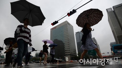 [오늘 날씨]전국 대체로 흐리고 가끔 비…중부지방 비 그친 뒤 기온 크게 낮아져