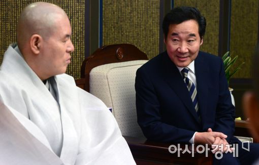 [포토]조계사 찾은 이낙연 총리